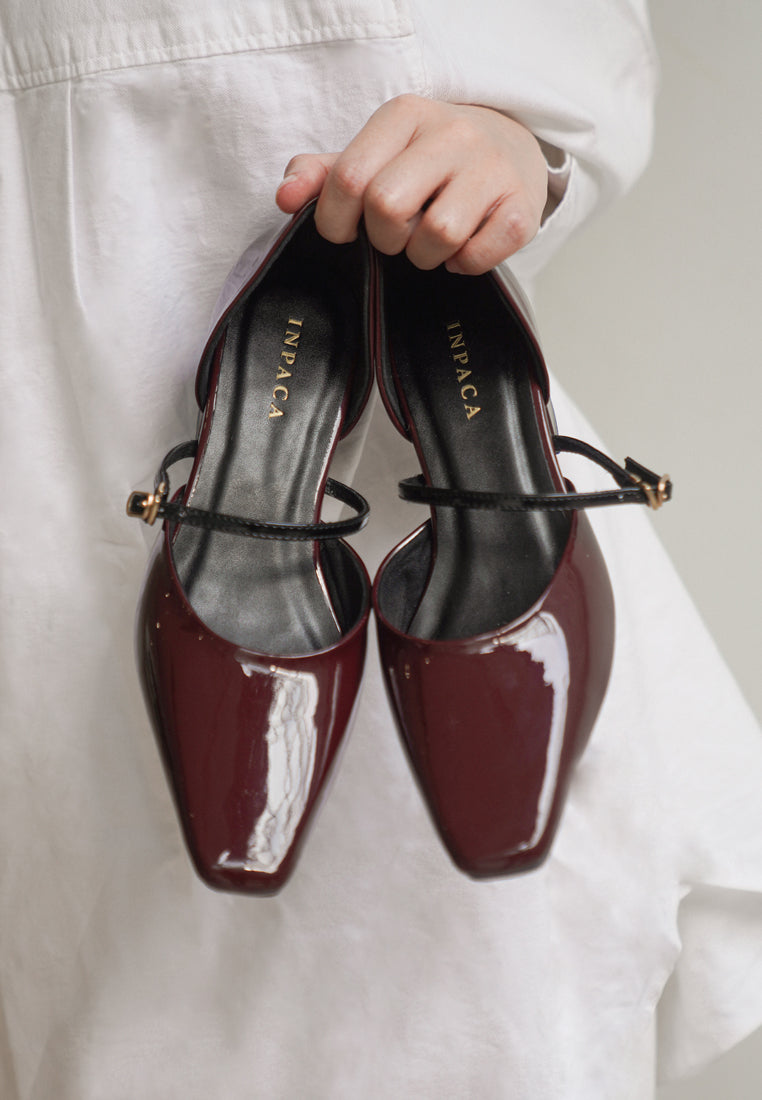 Geneve in Maroon