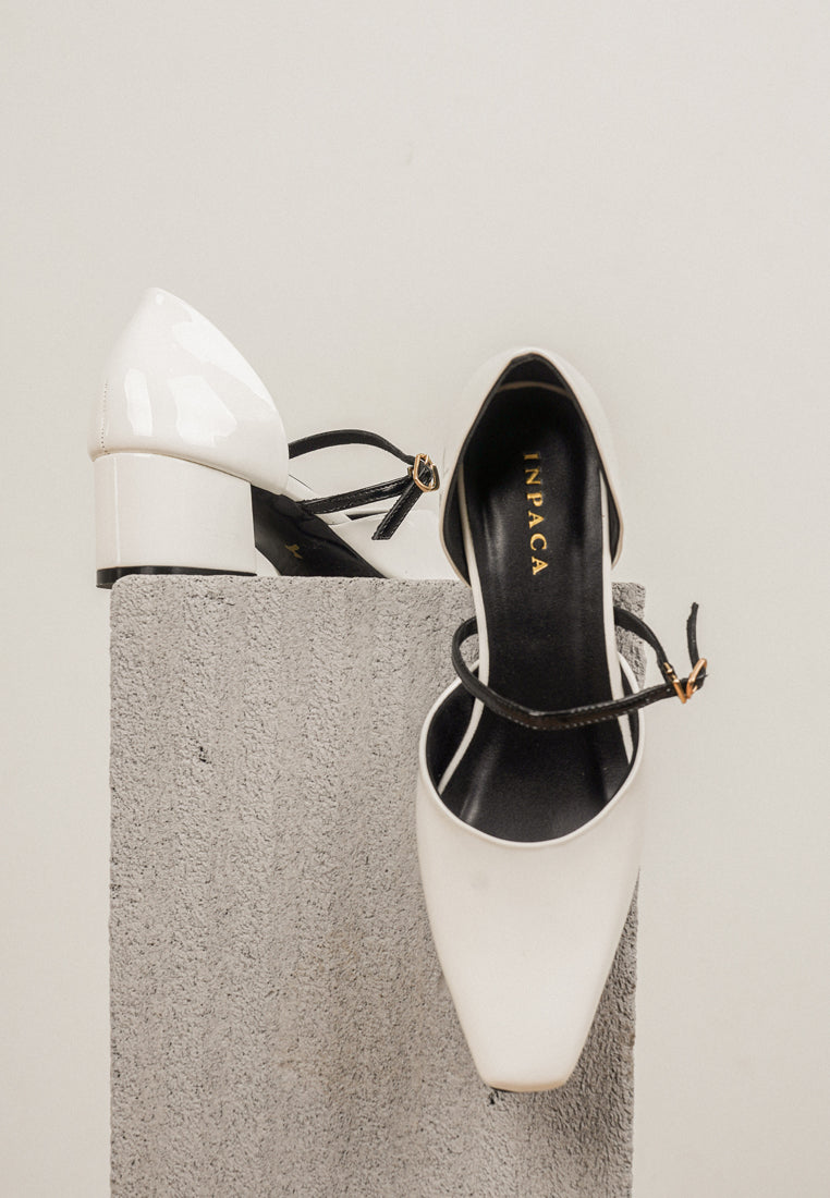 Geneve in White