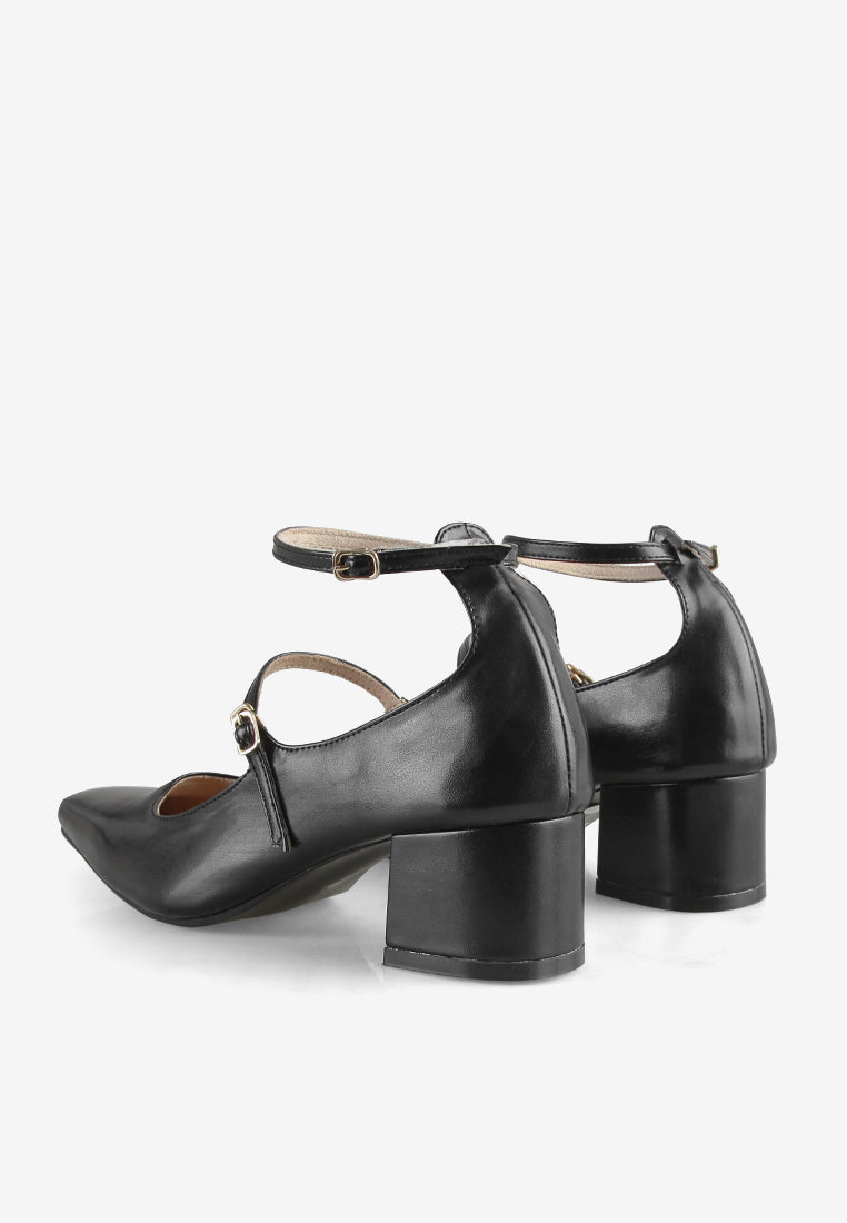 Astoria in Black