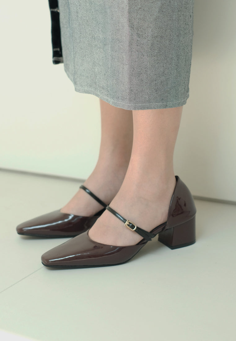 Geneve in Maroon