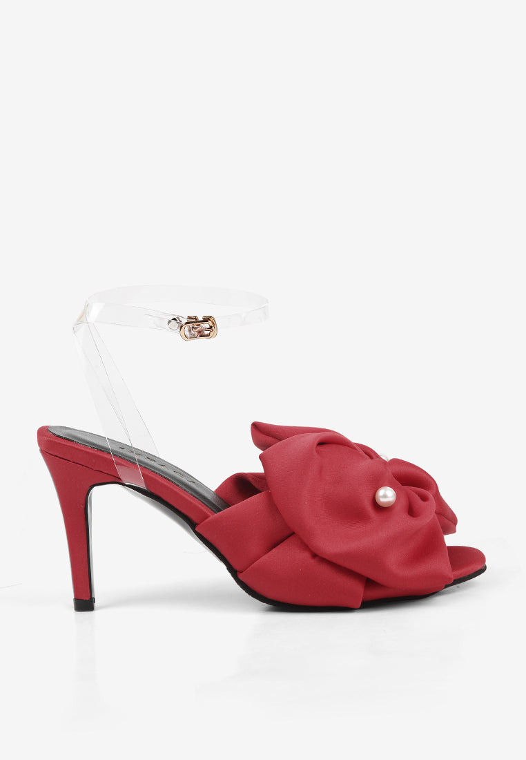 Claudine in Red