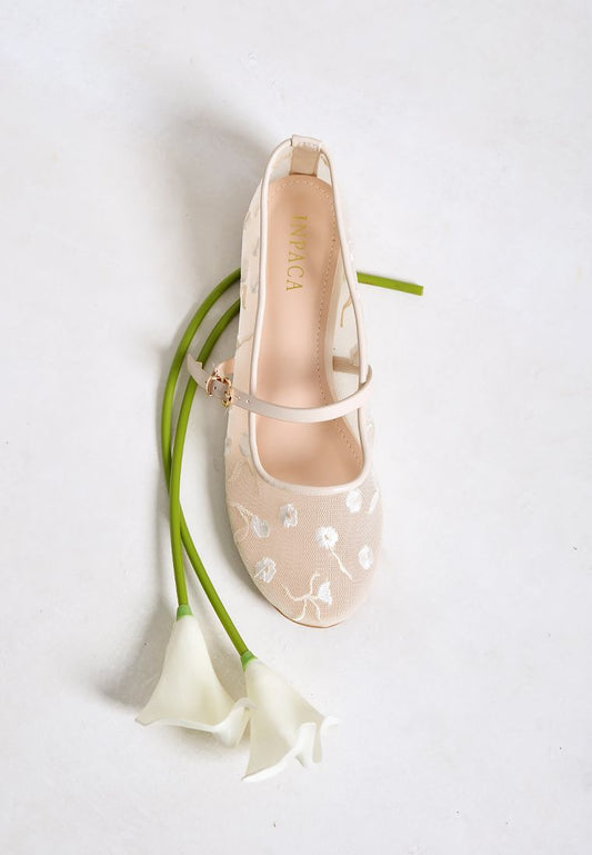 Eloise Flatshoes in Cream