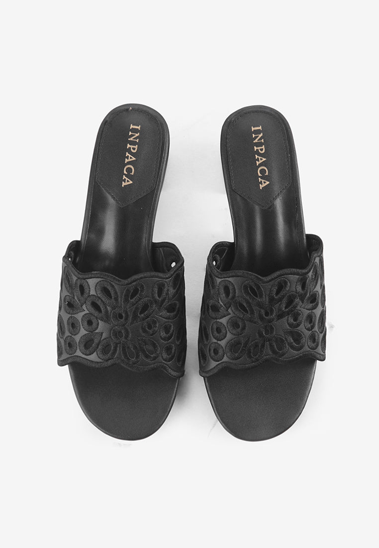 Galle in Black