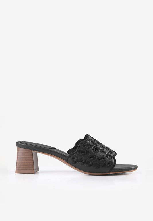 Galle in Black