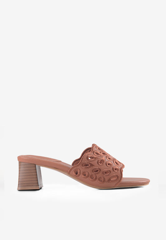 Galle in Brown