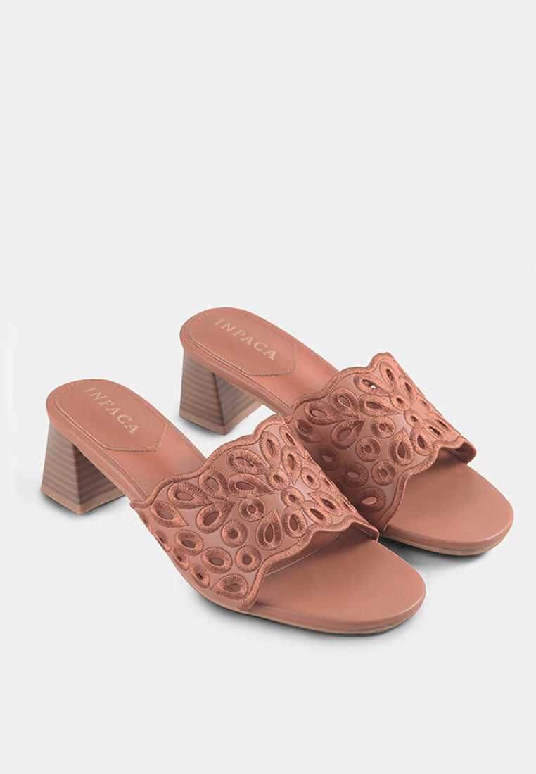 Galle in Brown