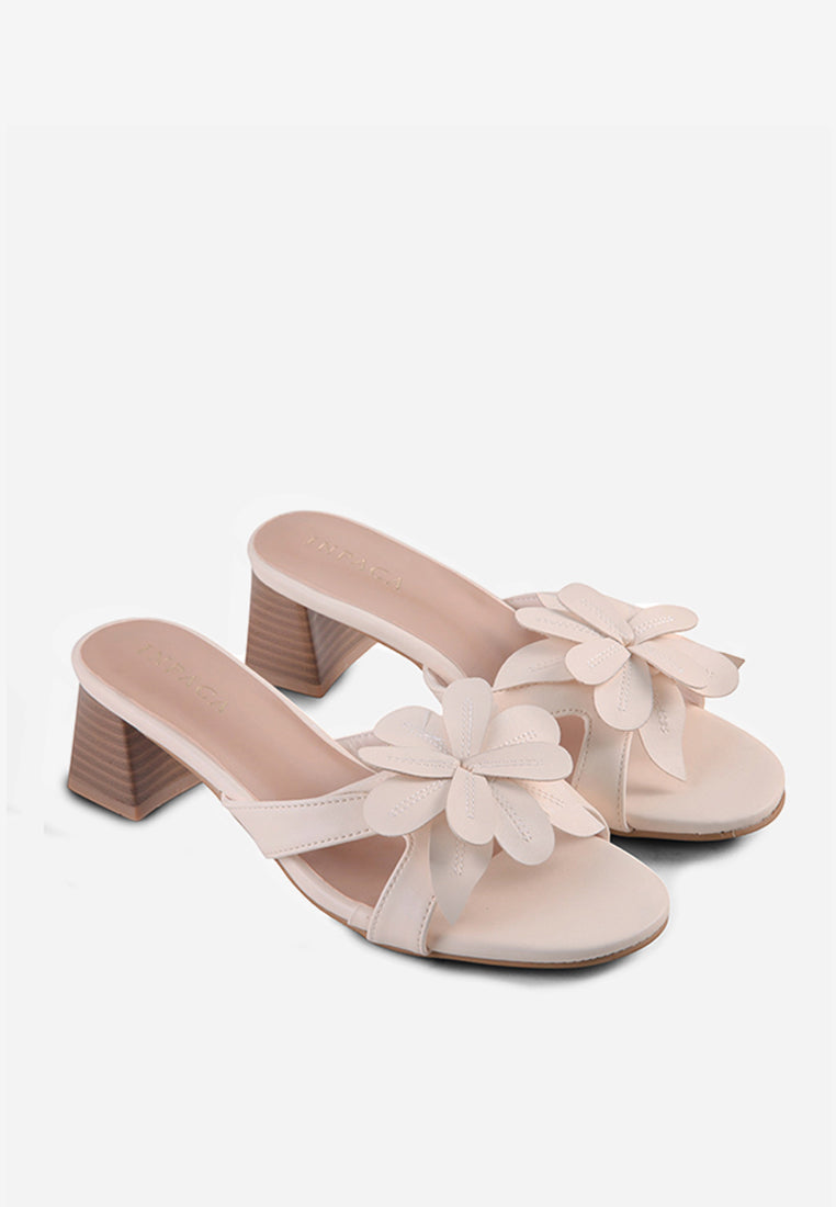 Clover in Beige