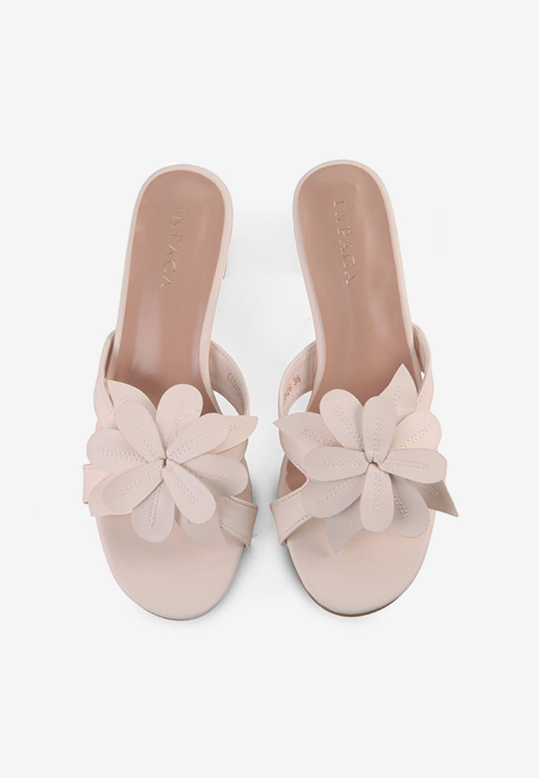 Clover in Beige