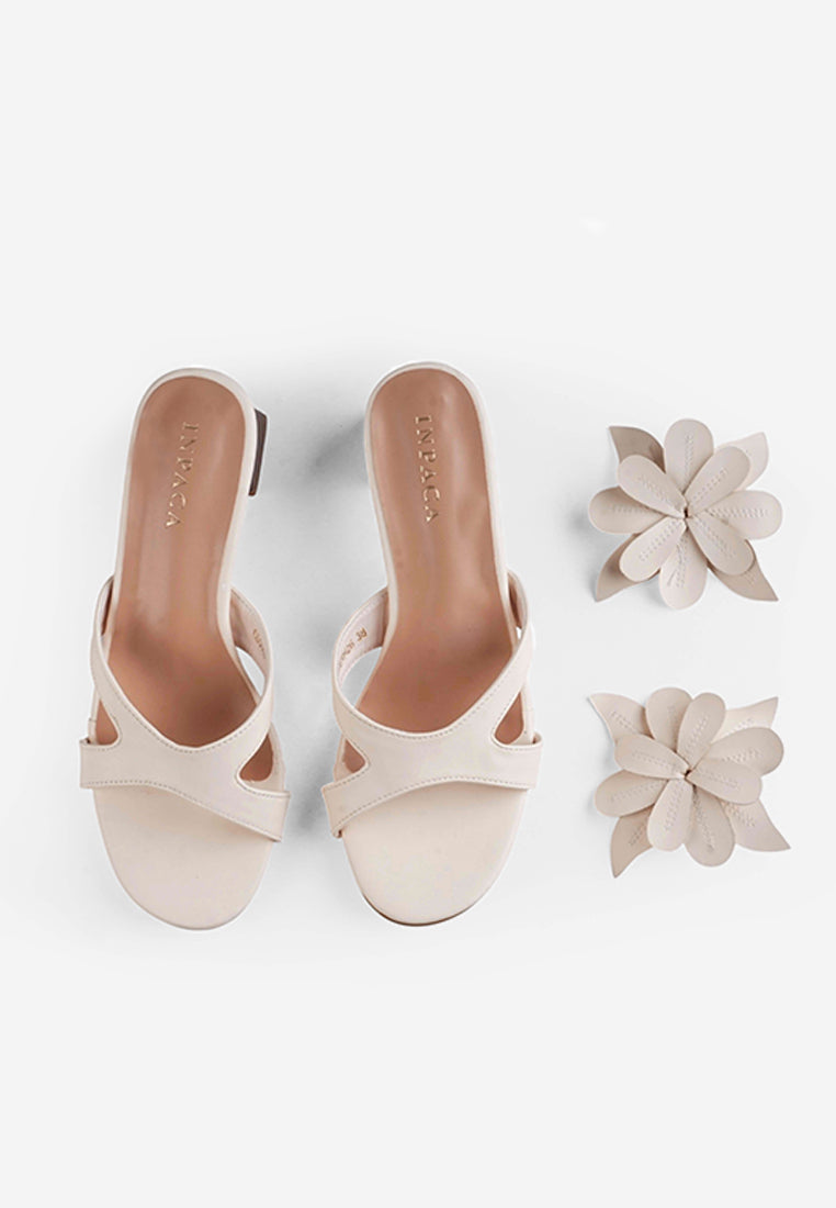 Clover in Beige