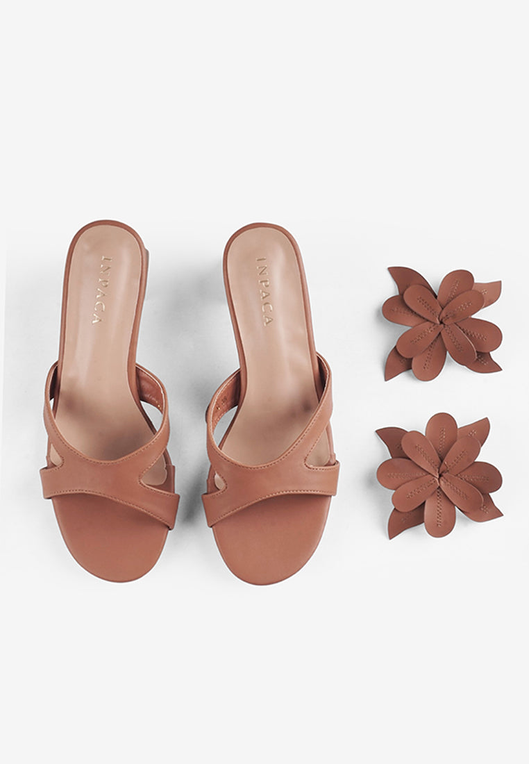 Clover in Brown