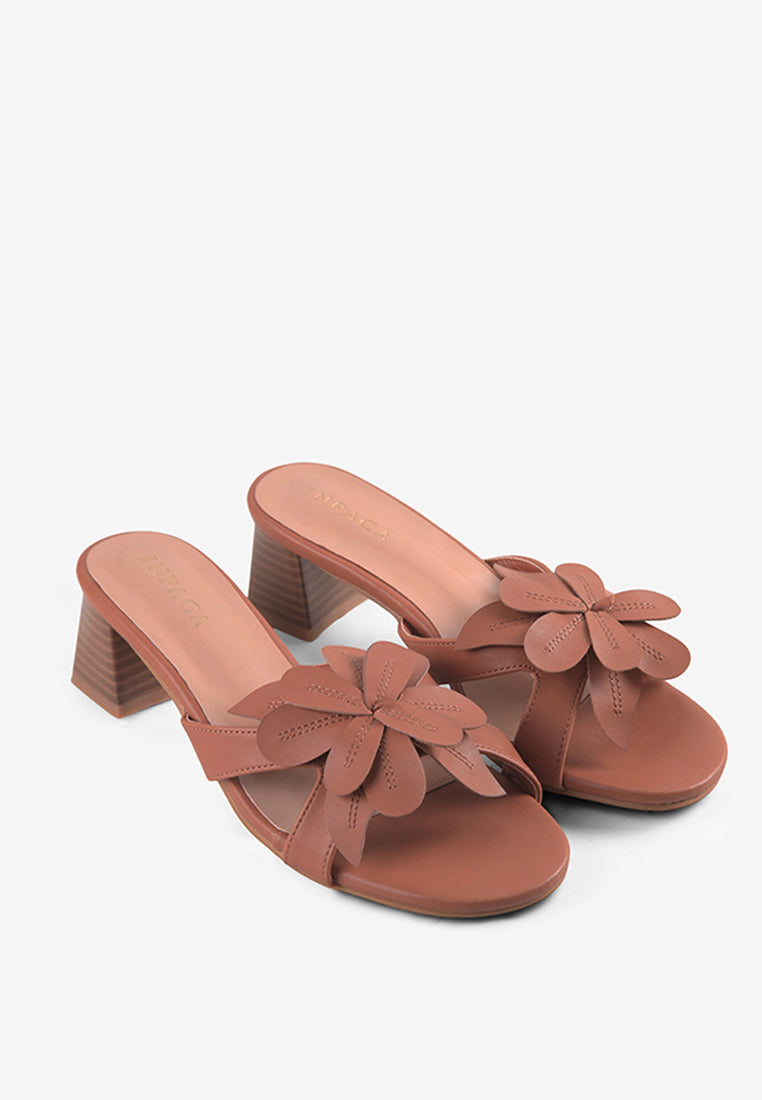 Clover in Brown