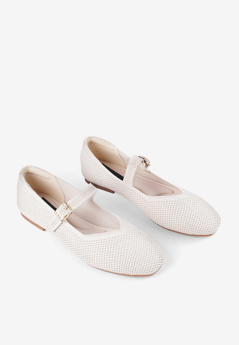 Maia Flatshoes in Cream