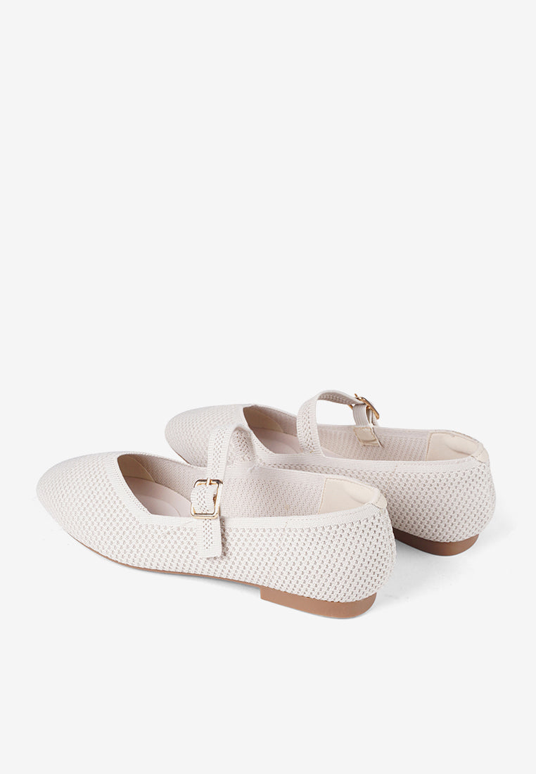 Maia Flatshoes in Cream