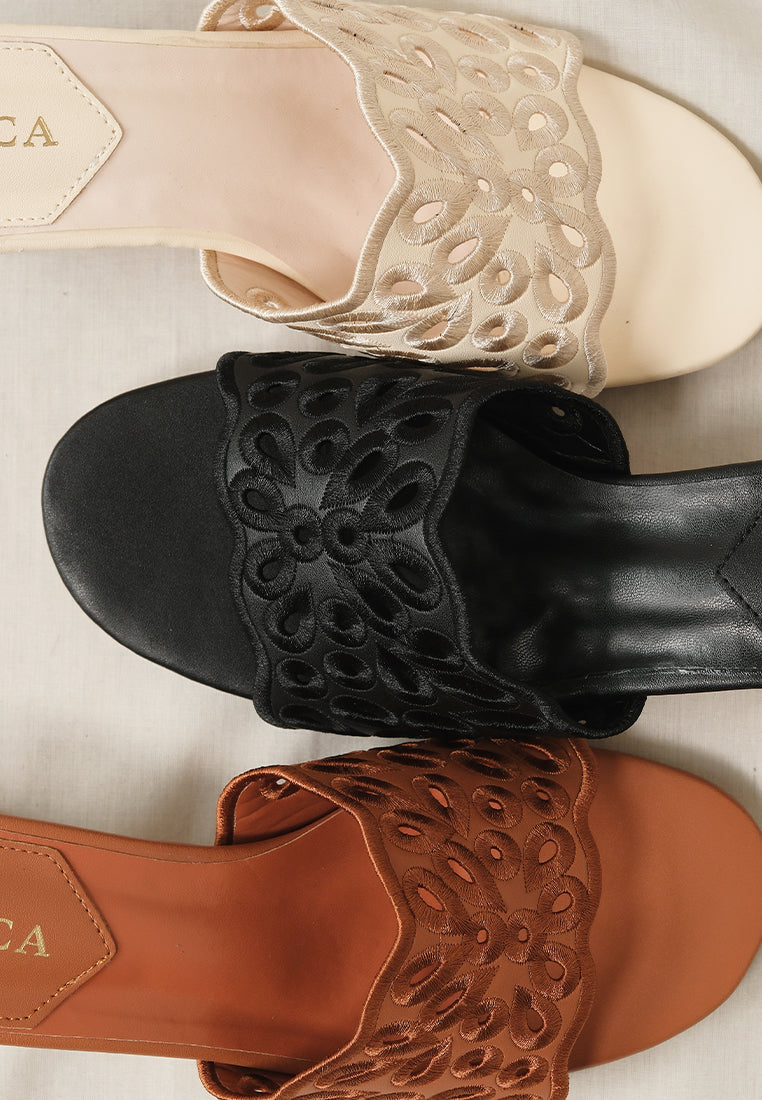 Galle in Brown
