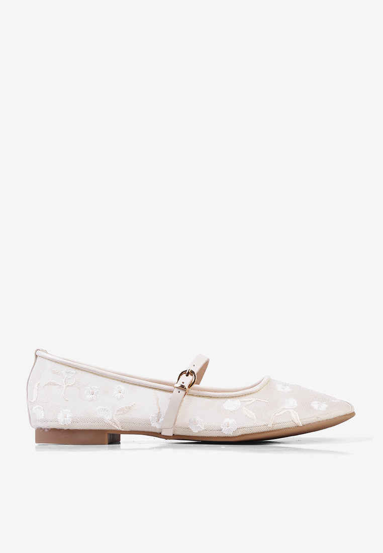 Eloise Flatshoes in Cream