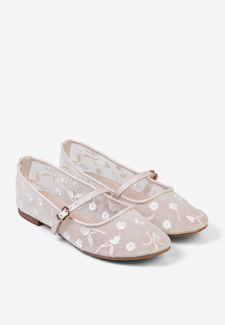 Eloise Flatshoes in Cream