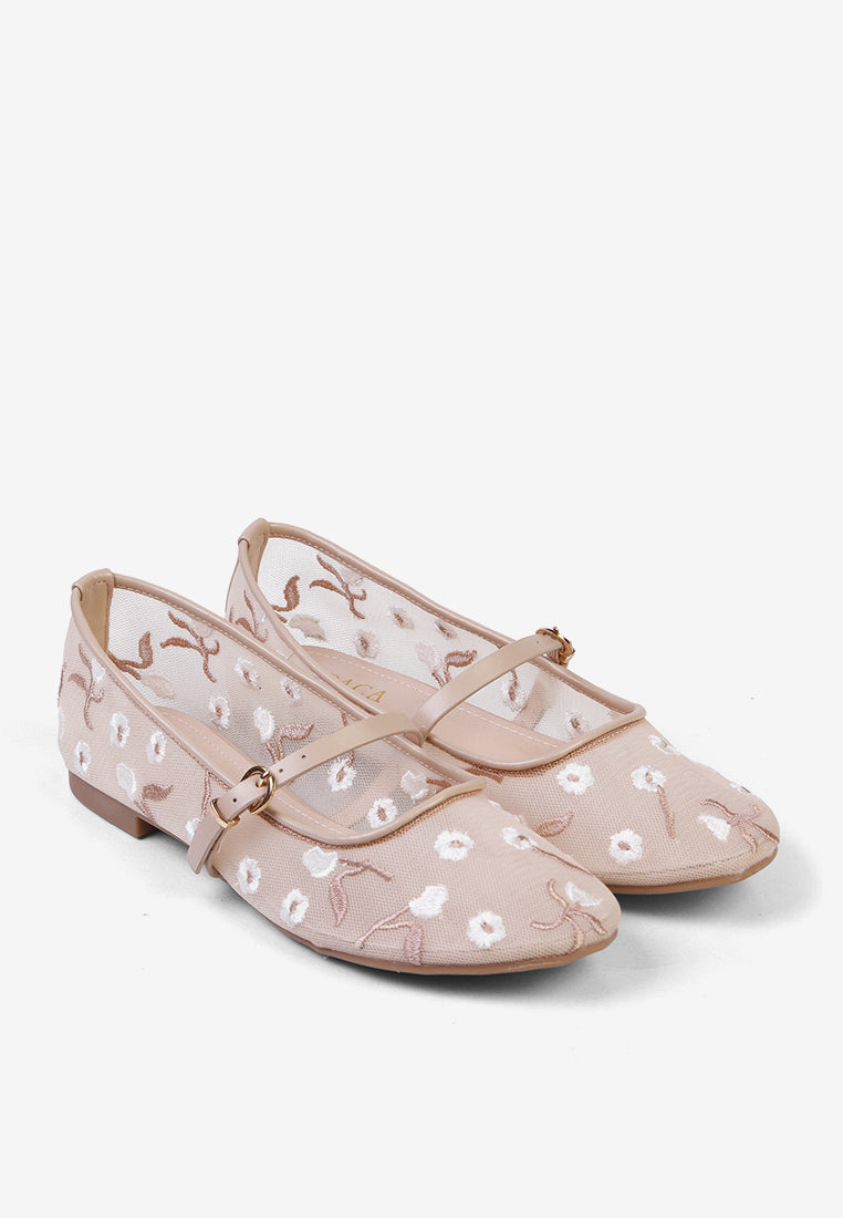 Eloise Flatshoes in Ivory
