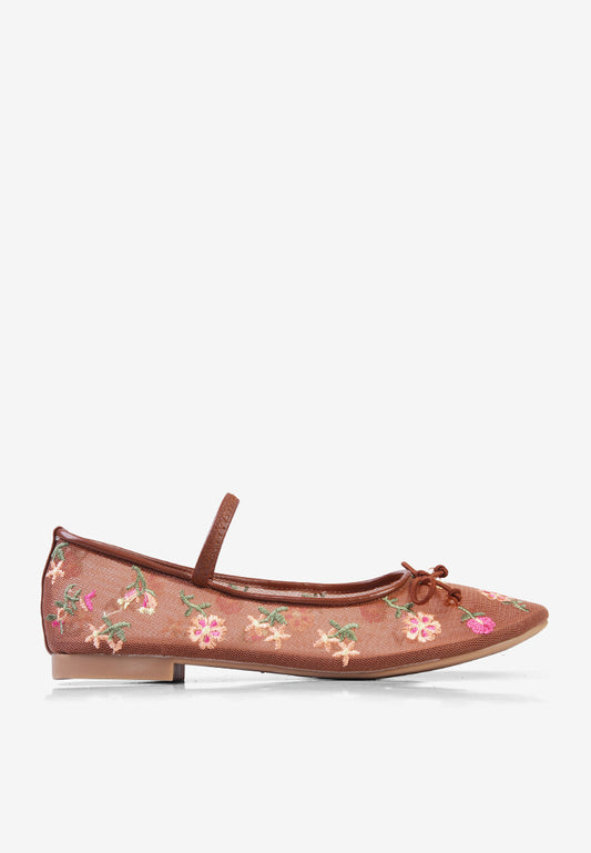Lyla Flatshoes in Brown