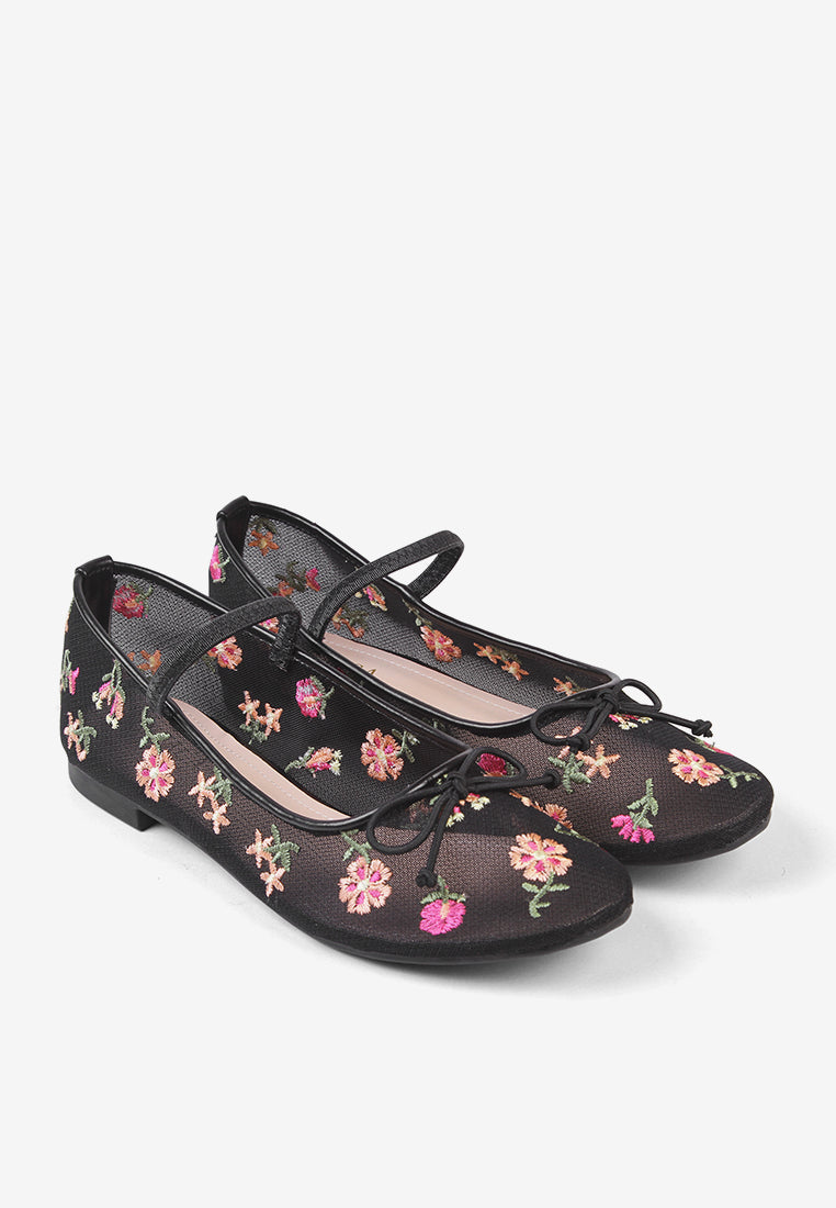 Lyla Flatshoes in Black