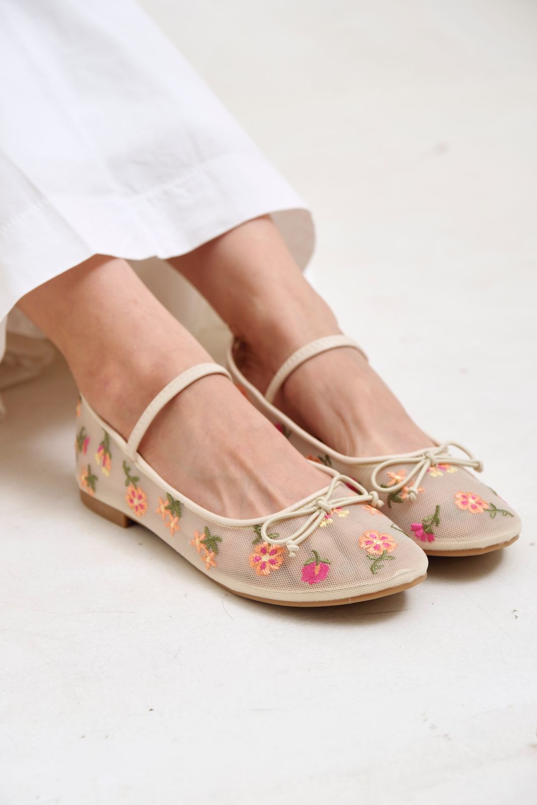 Lyla Flatshoes in Cream