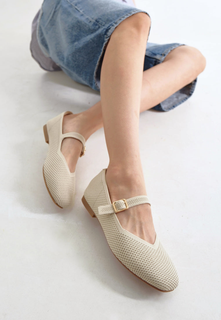 Maia Flatshoes in Cream